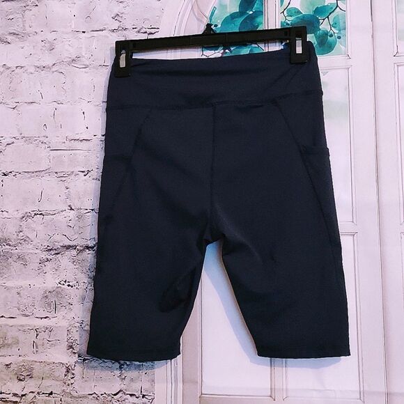 SIDE POCKET ATHLETIC WEAR YOGA SHORTS  SIZE M - Picture 2 of 7